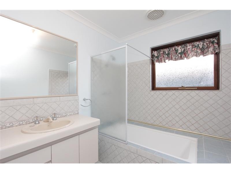 8B Holmesdale Road, Woodbridge WA 6056