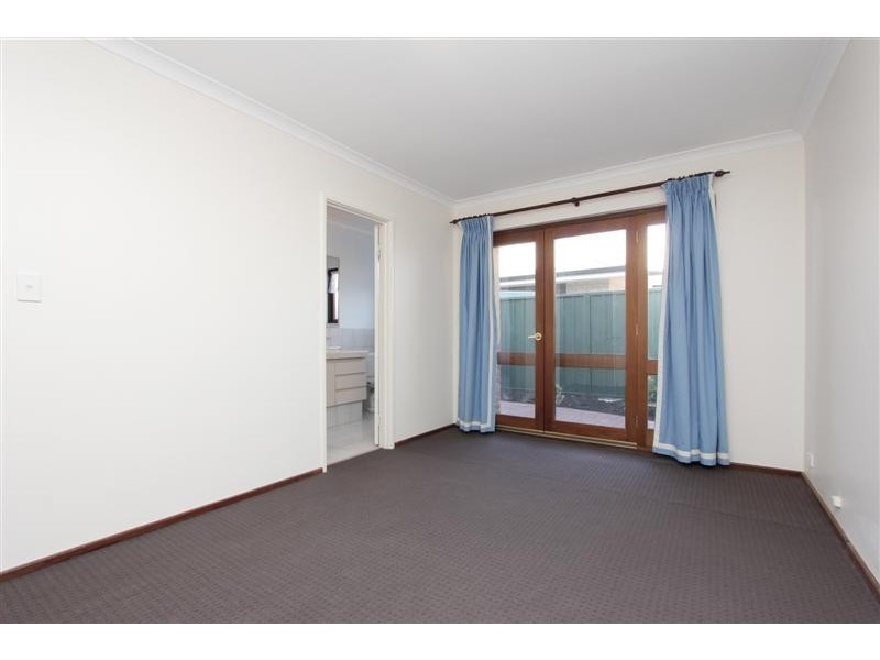 8B Holmesdale Road, Woodbridge WA 6056