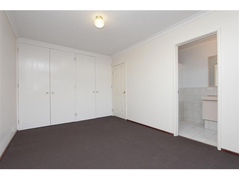8B Holmesdale Road, Woodbridge WA 6056