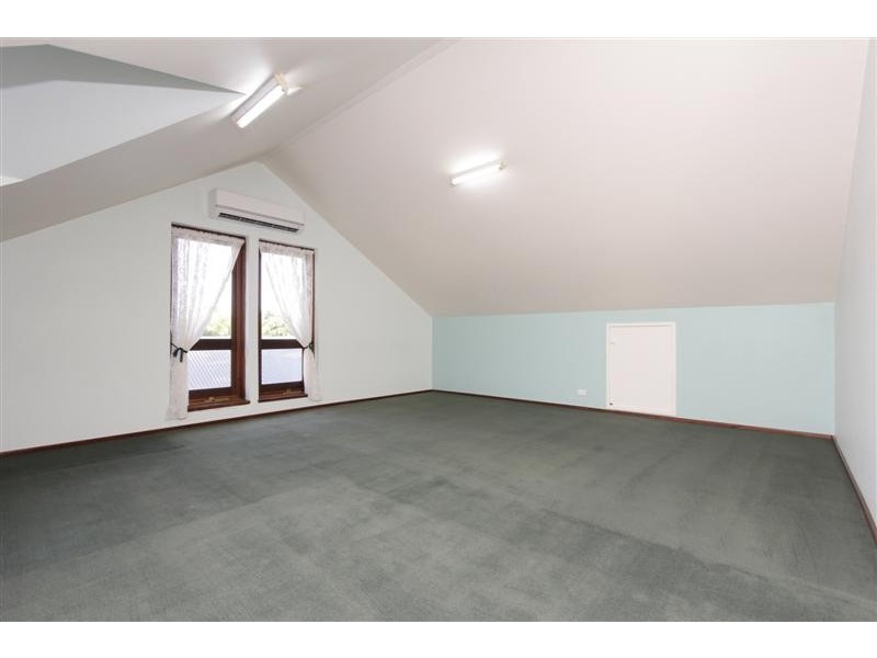 8B Holmesdale Road, Woodbridge WA 6056