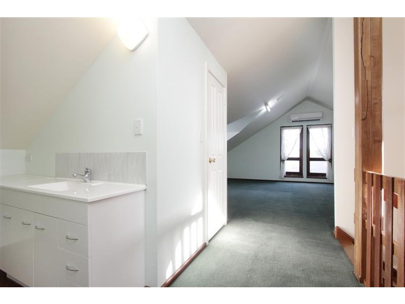8B Holmesdale Road, Woodbridge WA 6056