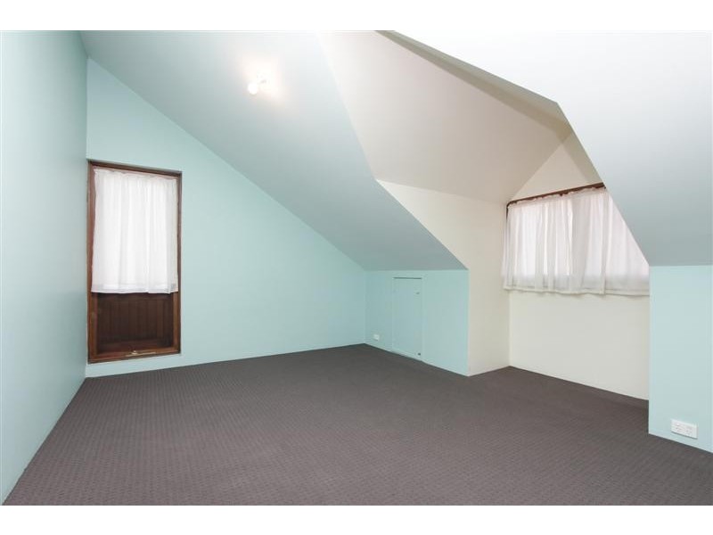 8B Holmesdale Road, Woodbridge WA 6056