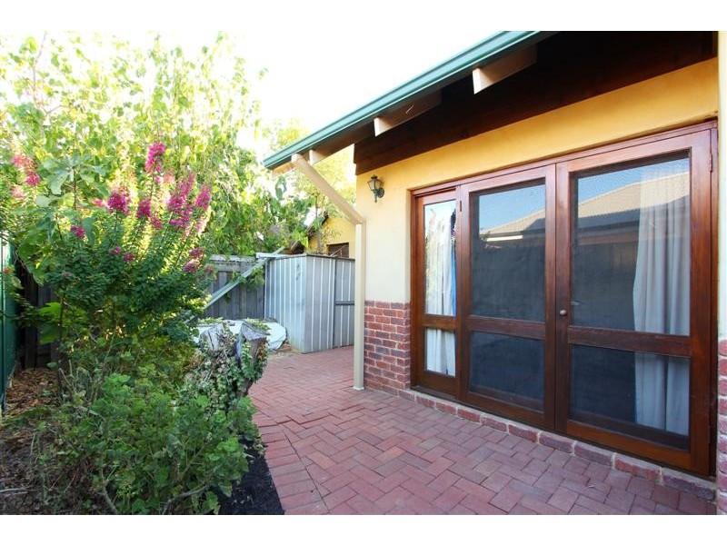8B Holmesdale Road, Woodbridge WA 6056
