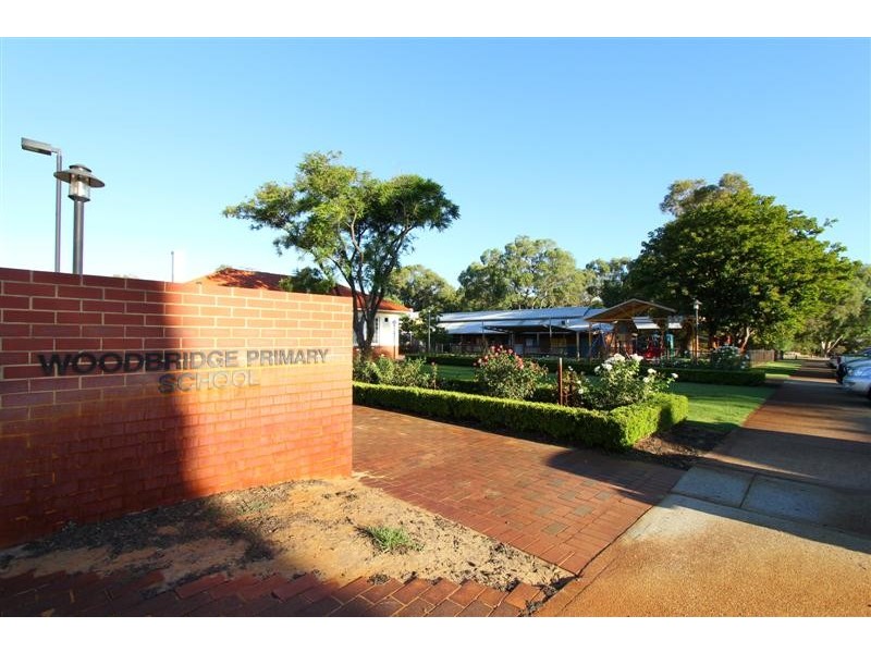 8B Holmesdale Road, Woodbridge WA 6056