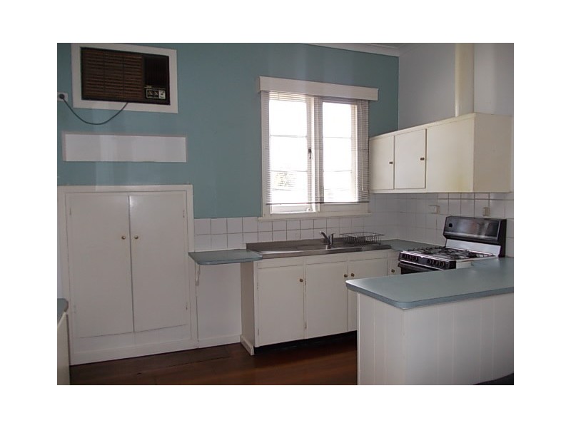 28 Redcliffe Street, East Cannington WA 6107