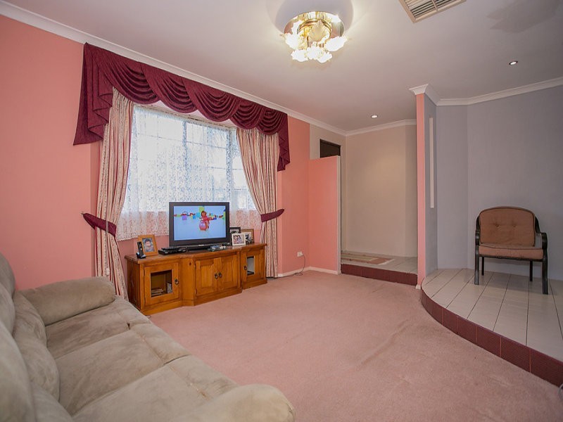 10 Sandalwood Close, Beechboro WA 6063