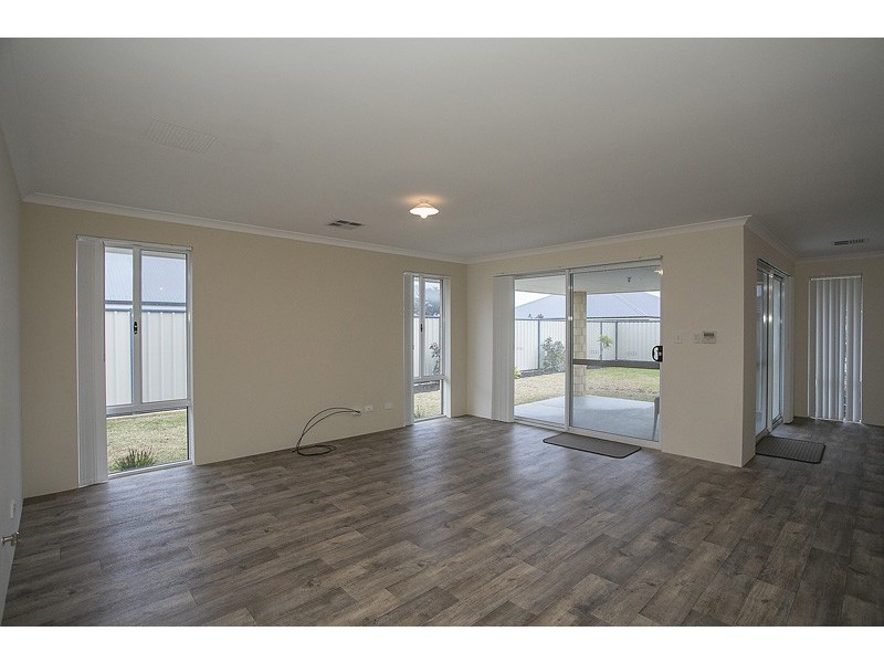 17 Glendale Street, Meadow Springs WA 6210