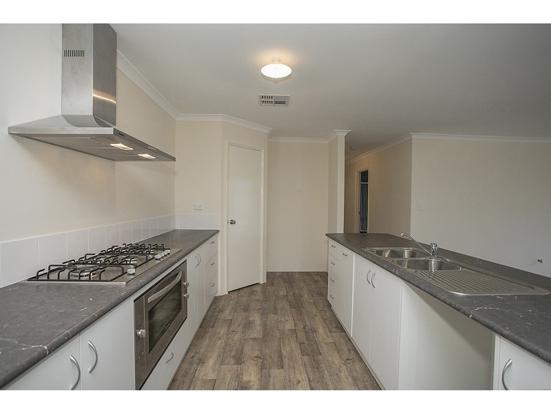 17 Glendale Street, Meadow Springs WA 6210