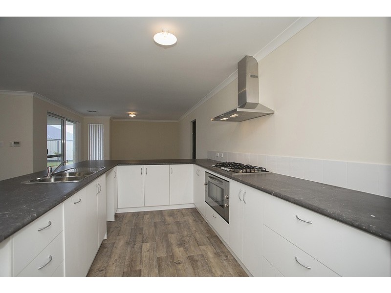 17 Glendale Street, Meadow Springs WA 6210