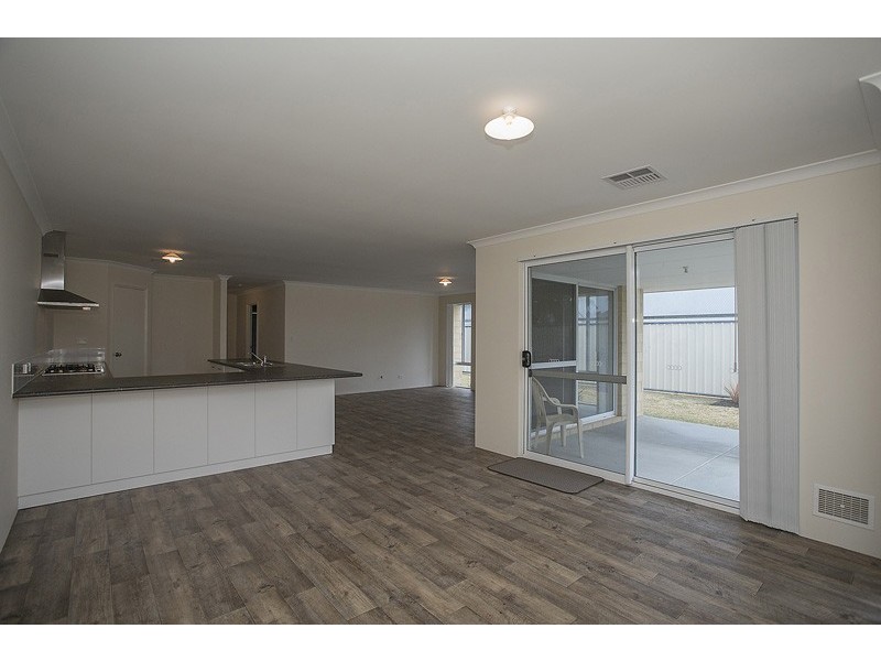 17 Glendale Street, Meadow Springs WA 6210