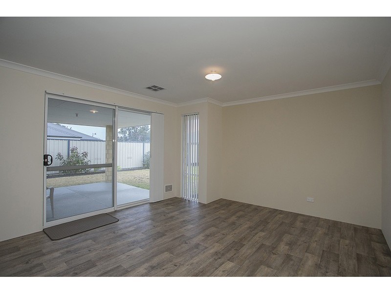 17 Glendale Street, Meadow Springs WA 6210