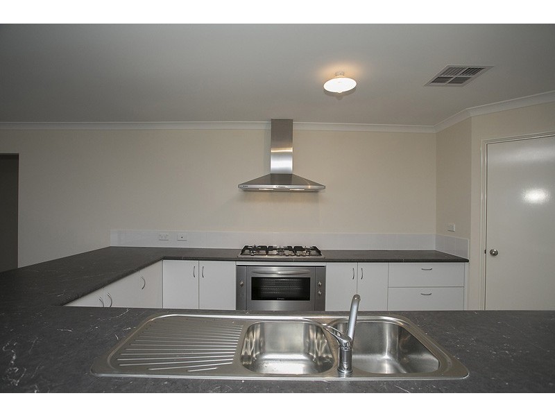 17 Glendale Street, Meadow Springs WA 6210