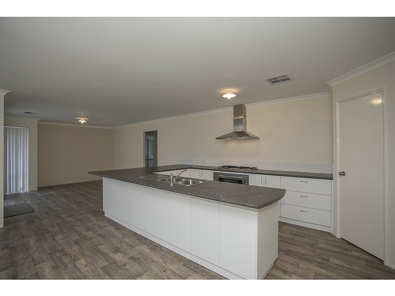 17 Glendale Street, Meadow Springs WA 6210