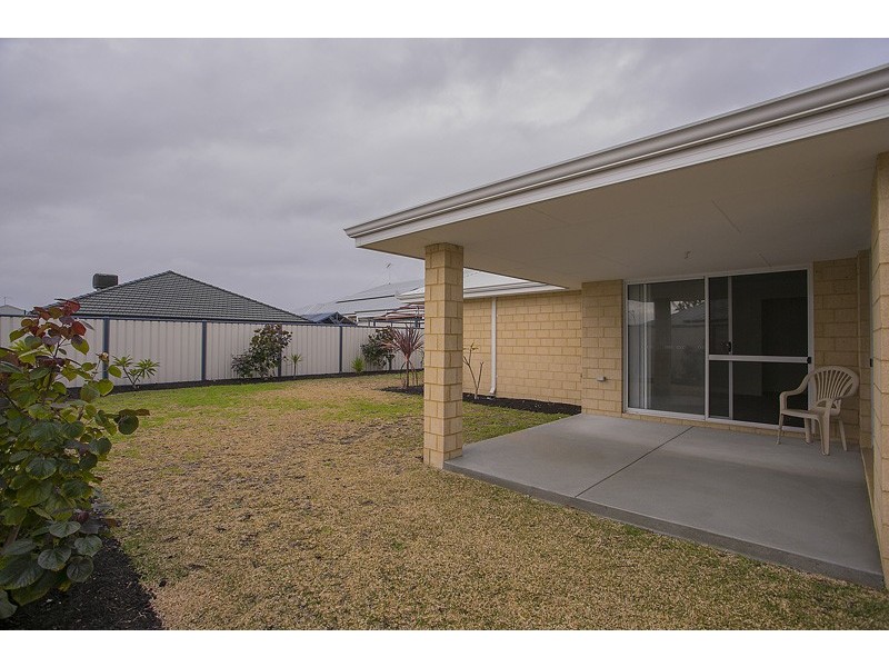 17 Glendale Street, Meadow Springs WA 6210