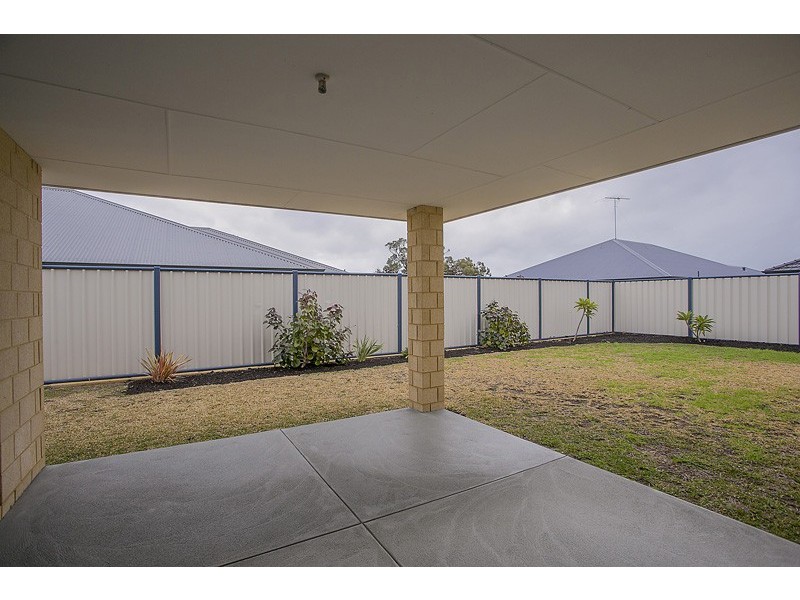 17 Glendale Street, Meadow Springs WA 6210