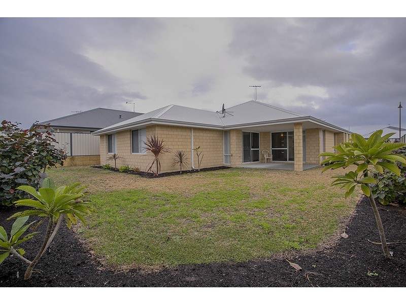 17 Glendale Street, Meadow Springs WA 6210