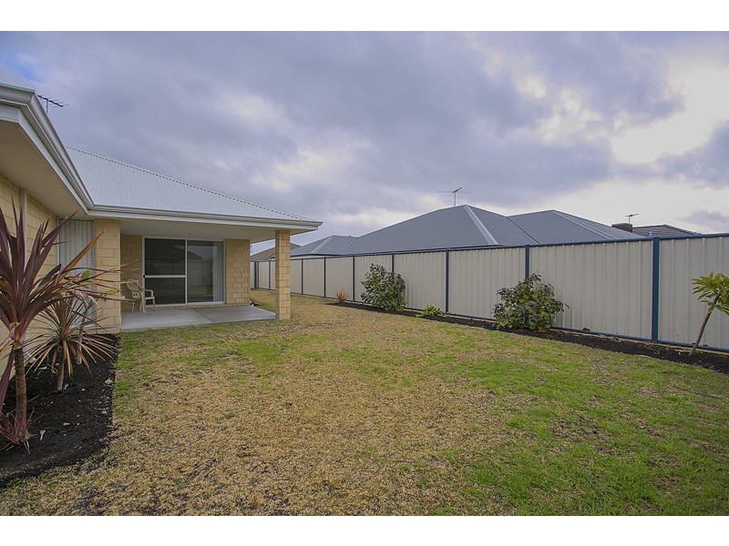 17 Glendale Street, Meadow Springs WA 6210