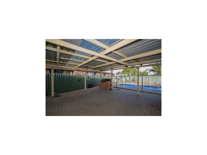 14 Chireton Place, Beechboro WA 6063