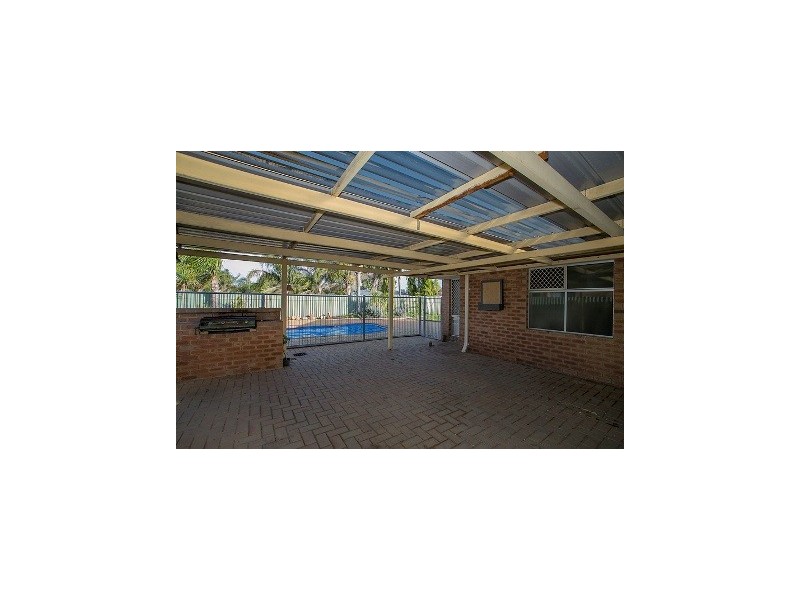 14 Chireton Place, Beechboro WA 6063