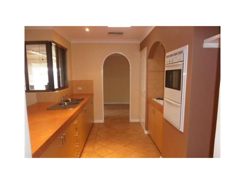 10 Beete Place, Beechboro WA 6063