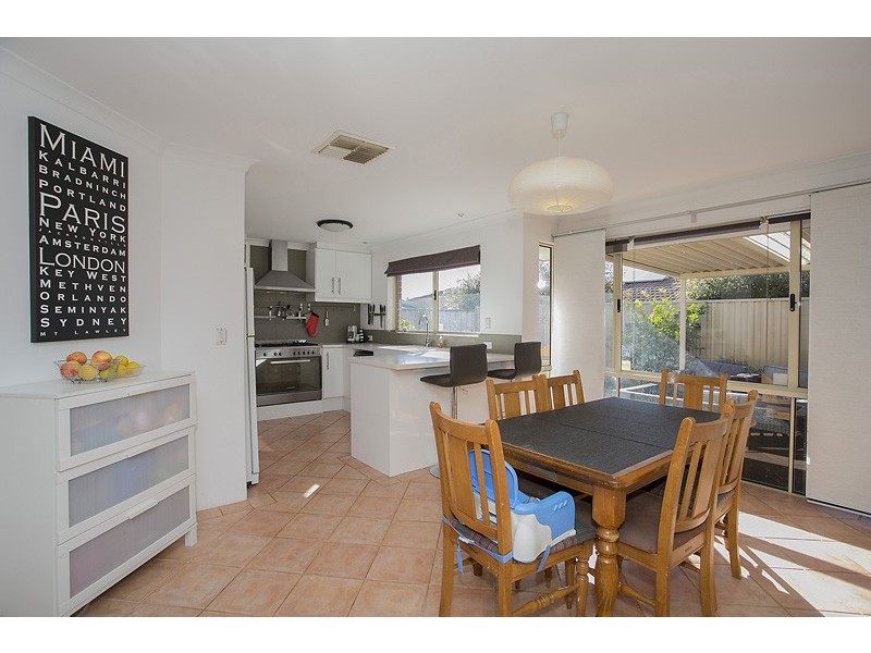 17 Bridges Rise, Kiara WA 6054