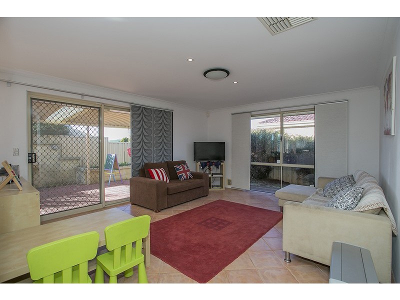 17 Bridges Rise, Kiara WA 6054