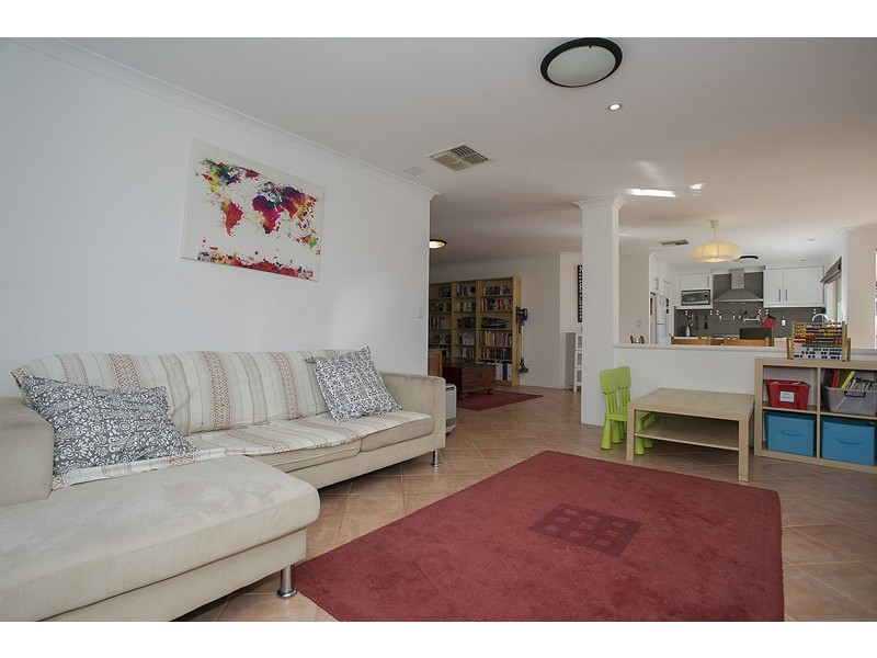 17 Bridges Rise, Kiara WA 6054