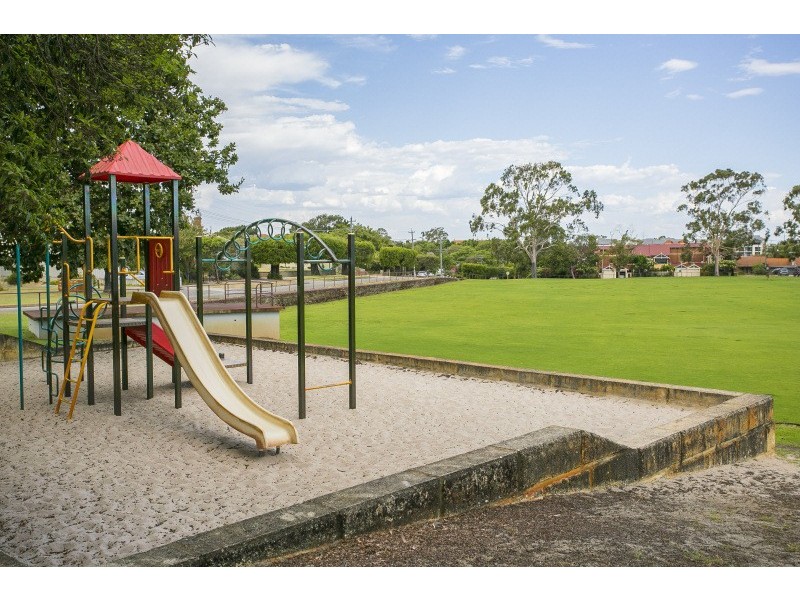 102D Sixth Avenue, Inglewood WA 6052