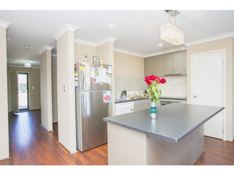 16 Litoria Pass, Caversham WA 6055