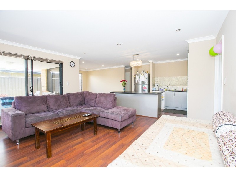 16 Litoria Pass, Caversham WA 6055