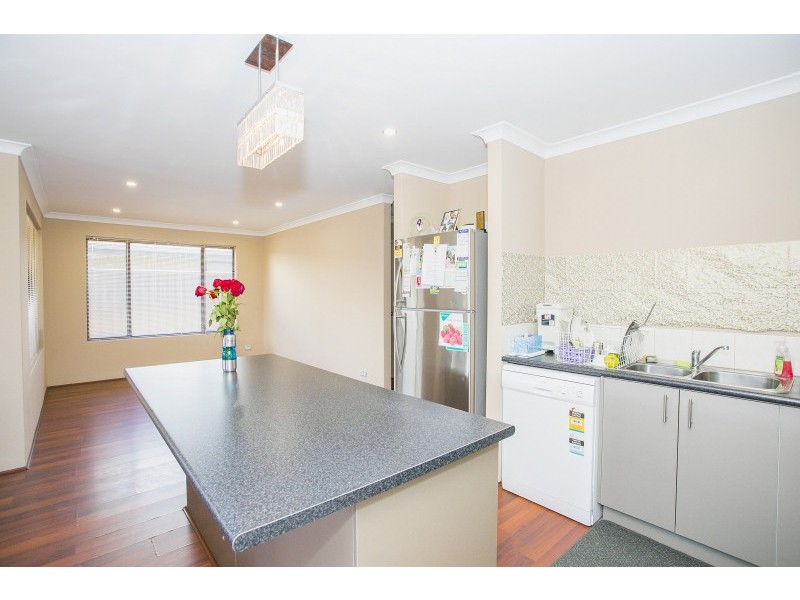 16 Litoria Pass, Caversham WA 6055