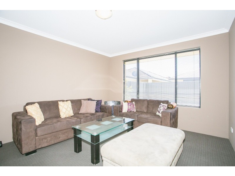 16 Litoria Pass, Caversham WA 6055