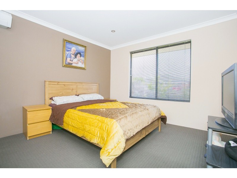16 Litoria Pass, Caversham WA 6055