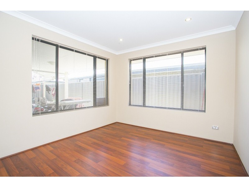 16 Litoria Pass, Caversham WA 6055