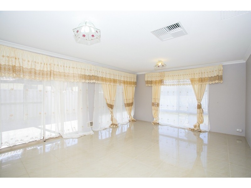 31 Turnstone Glade, Beechboro WA 6063