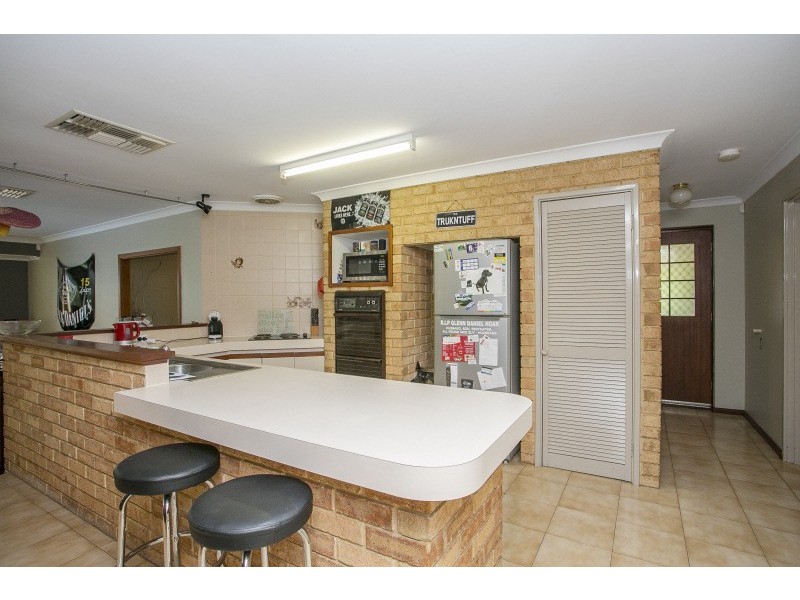 6 Pickett Street, Swan View WA 6056