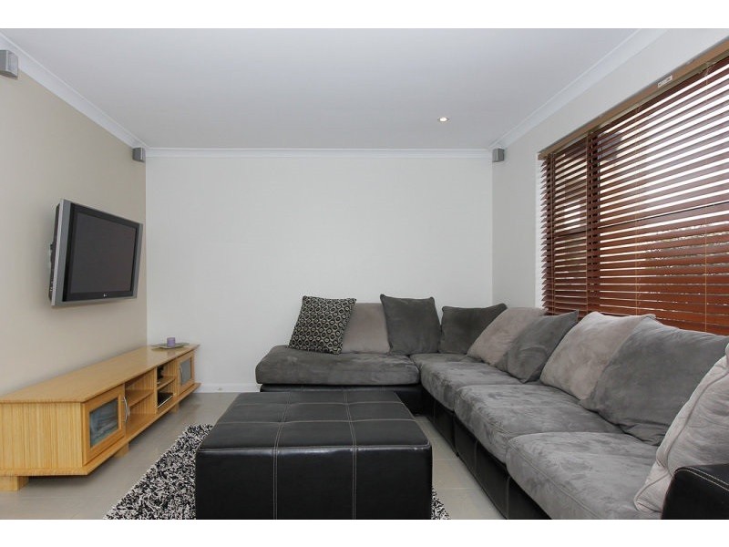 44 Ullinger, Marangaroo WA 6064