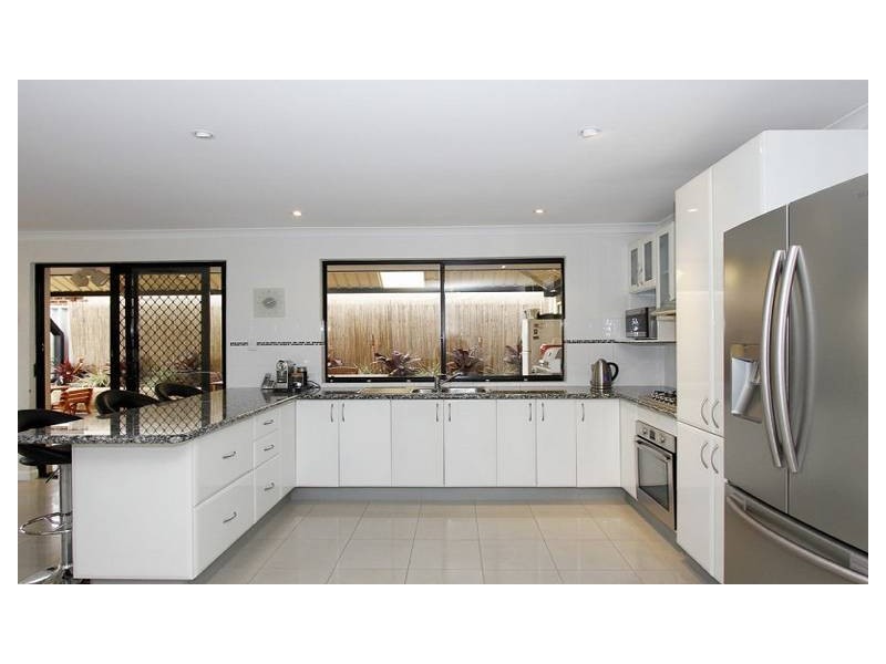 44 Ullinger, Marangaroo WA 6064