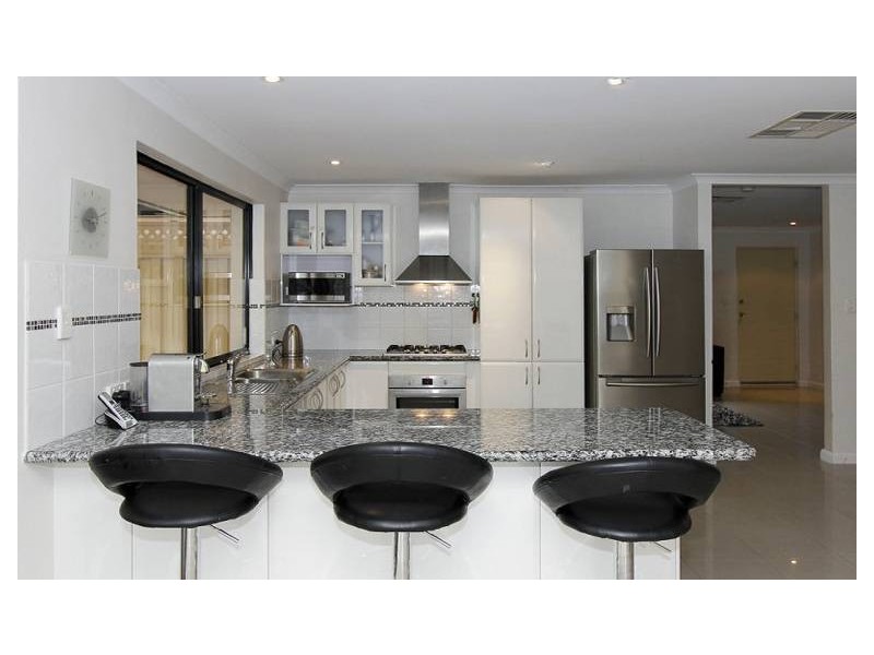 44 Ullinger, Marangaroo WA 6064