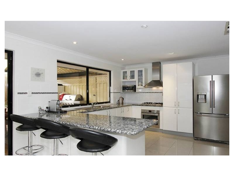 44 Ullinger, Marangaroo WA 6064