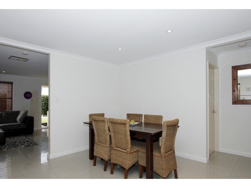 44 Ullinger, Marangaroo WA 6064