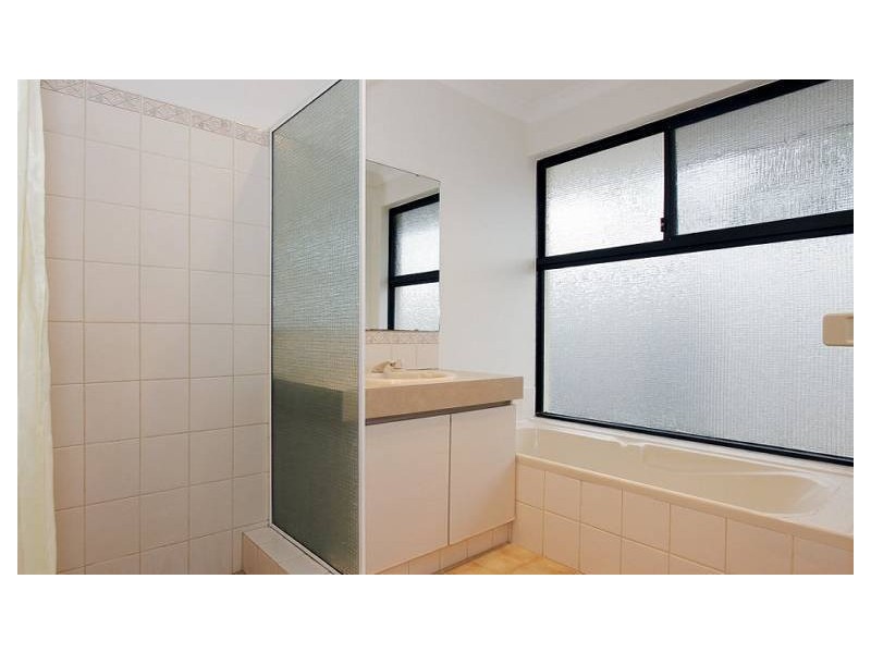 44 Ullinger, Marangaroo WA 6064