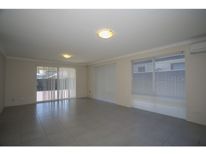 18 Summerville Boulevarde, Caversham WA 6055