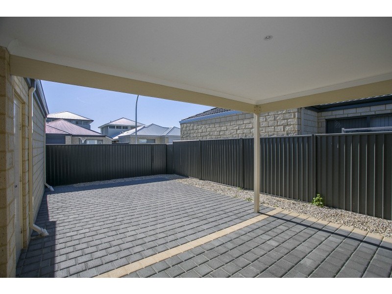18 Summerville Boulevarde, Caversham WA 6055