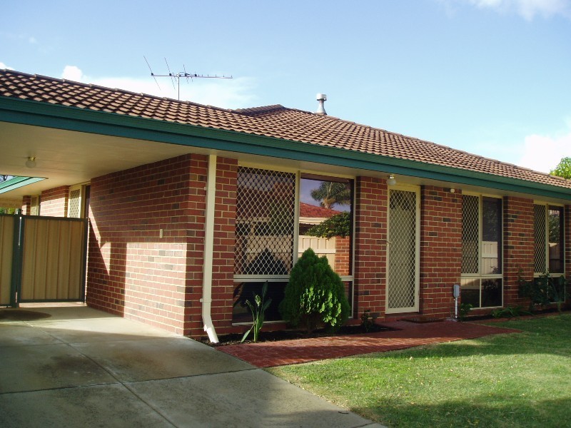 10 Monstera Ct, Alexander Heights WA 6064