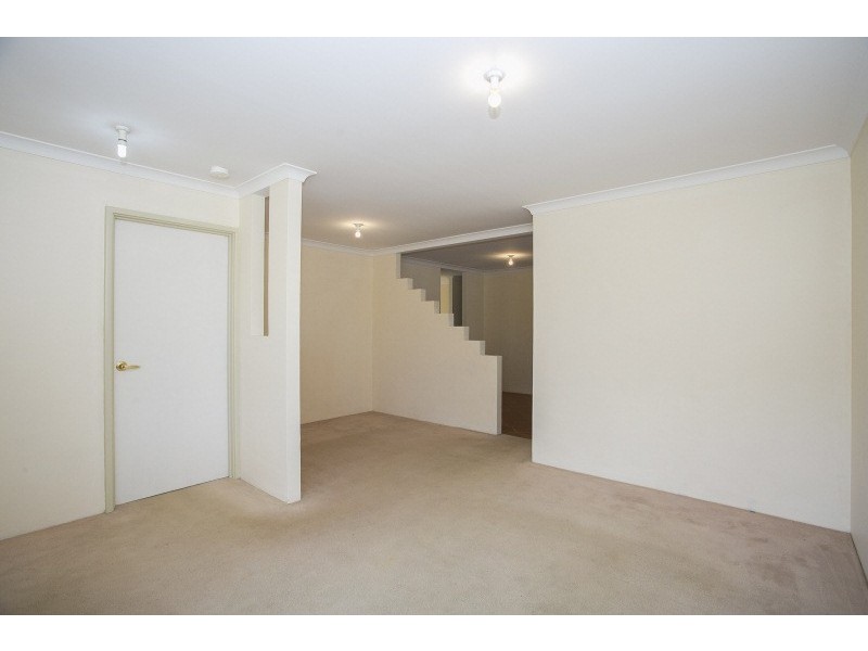 17 Whyatt Green, Leda WA 6170