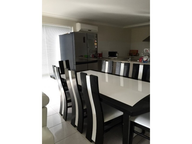 20 Summerville Boulevarde, Caversham WA 6055