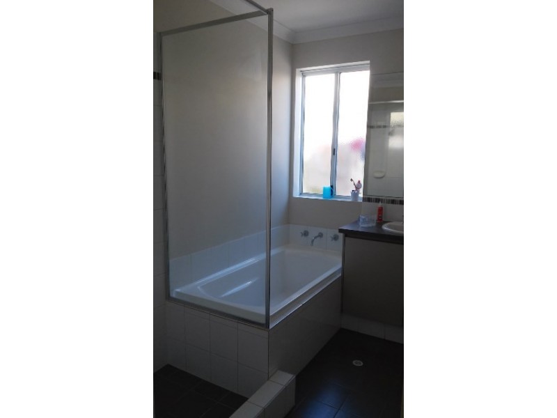 20 Summerville Boulevarde, Caversham WA 6055