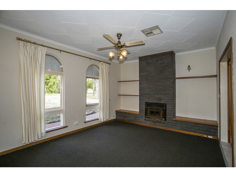 15 Pembury Road, Thornlie WA 6108