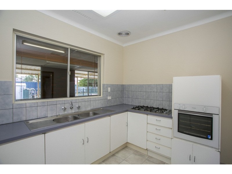 15 Pembury Road, Thornlie WA 6108